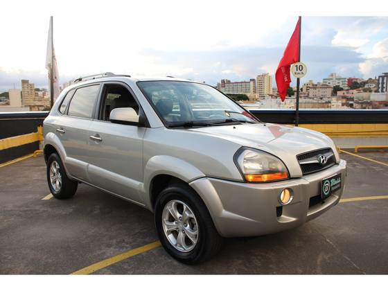 HYUNDAI TUCSON 2.0 MPFI GLS 16V 143CV 2WD FLEX 4P AUTOMÁTICO HYUNDAI TUCSON 2.0 MPFI GLS 16V 143CV 2WD FLEX 4P AUTOMÁTICO